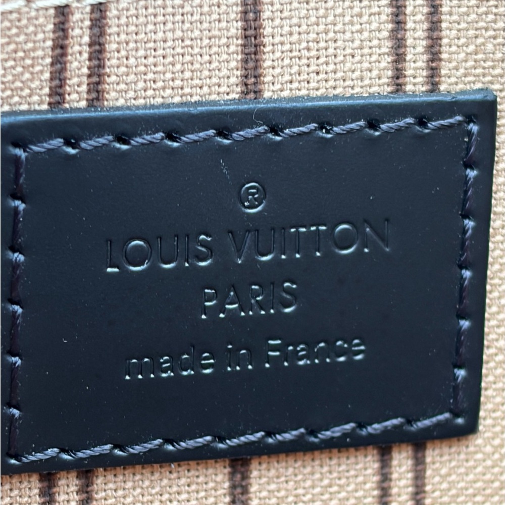 Louis Vuitton Limited Edition Neverfull MM Pouch - Picture 2 of 14